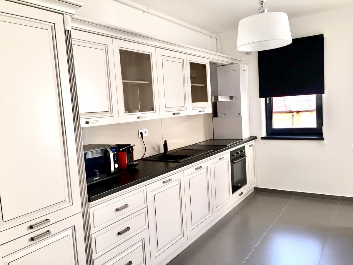 Flori De Iulie Apartamente Брашов Екстер'єр фото