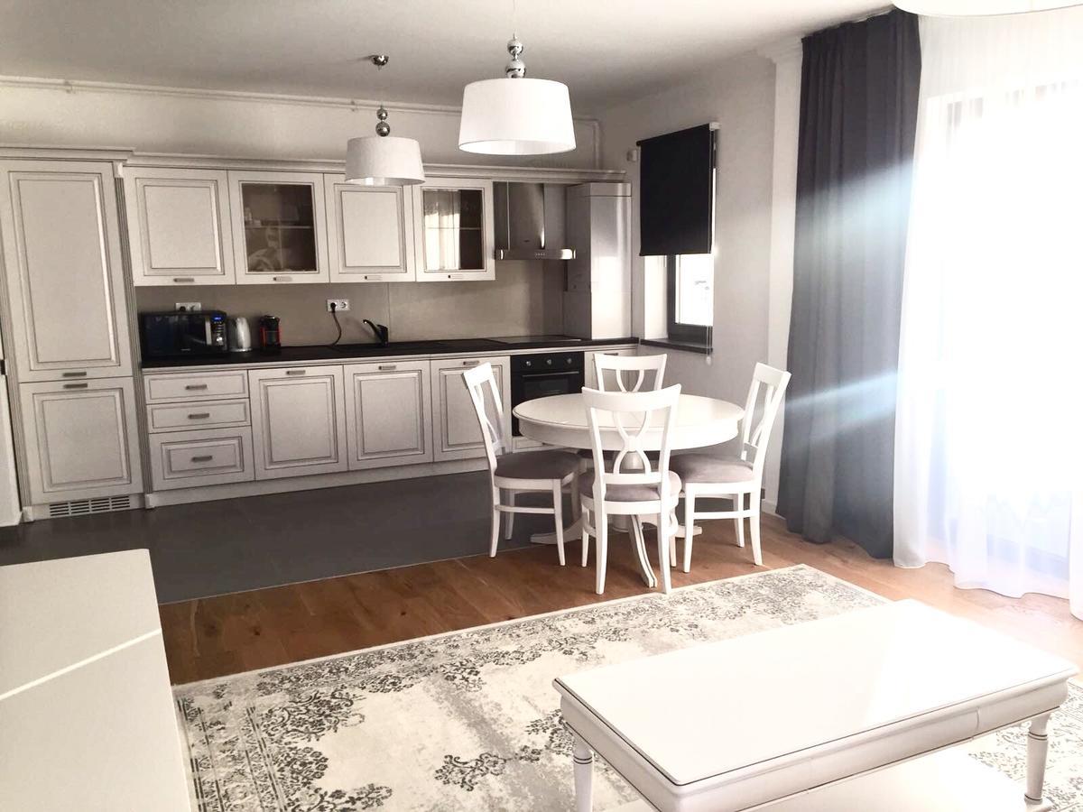 Flori De Iulie Apartamente Брашов Екстер'єр фото