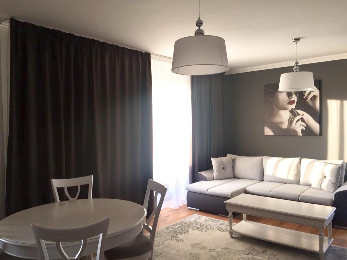 Flori De Iulie Apartamente Брашов Екстер'єр фото