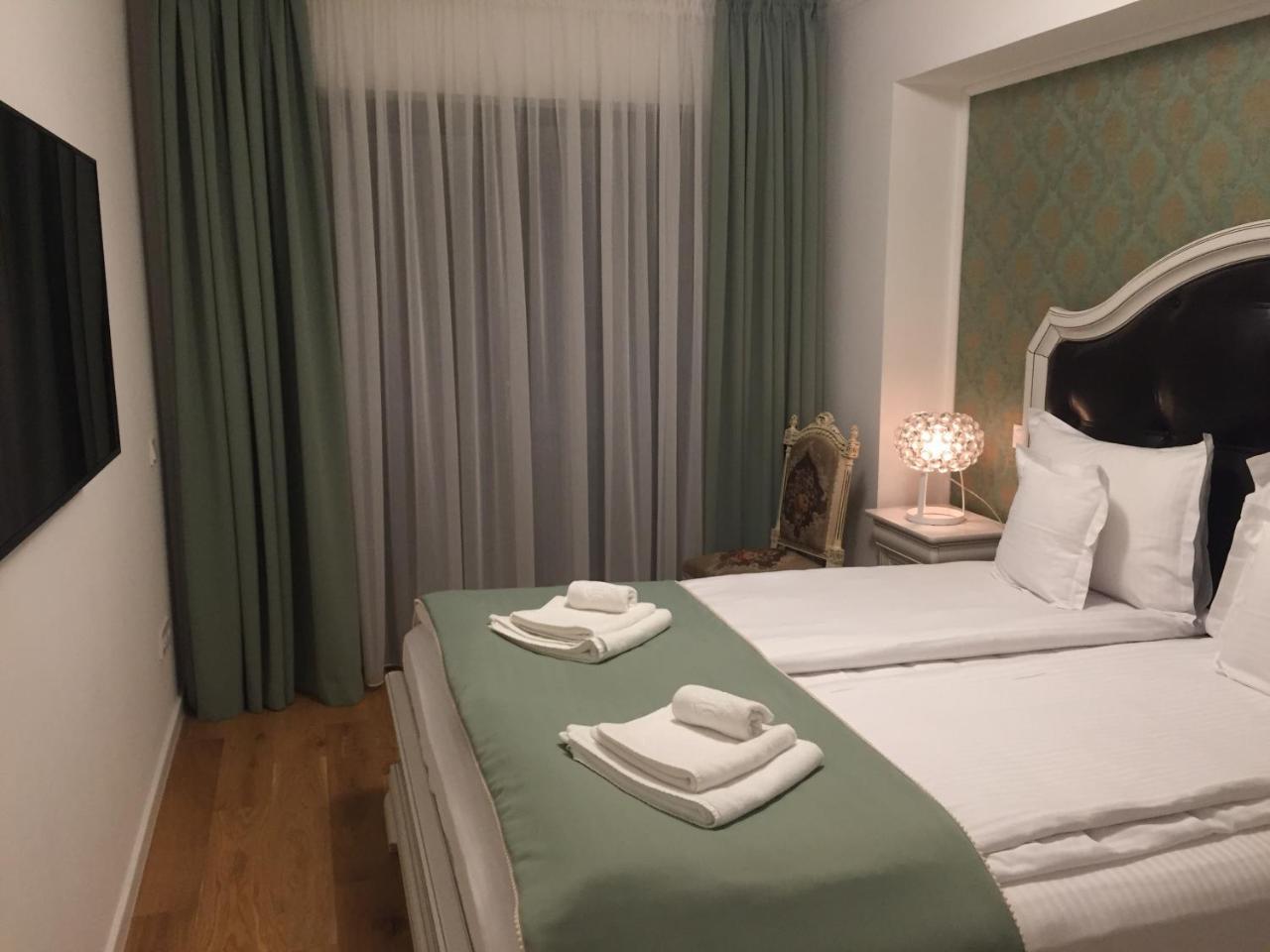 Flori De Iulie Apartamente Брашов Екстер'єр фото