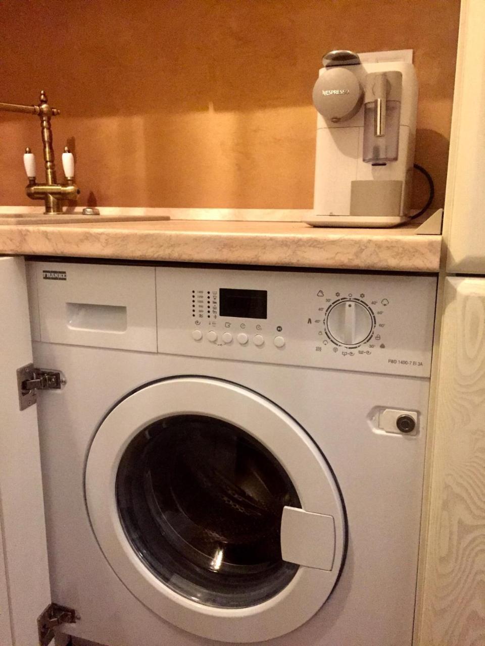 Flori De Iulie Apartamente Брашов Екстер'єр фото
