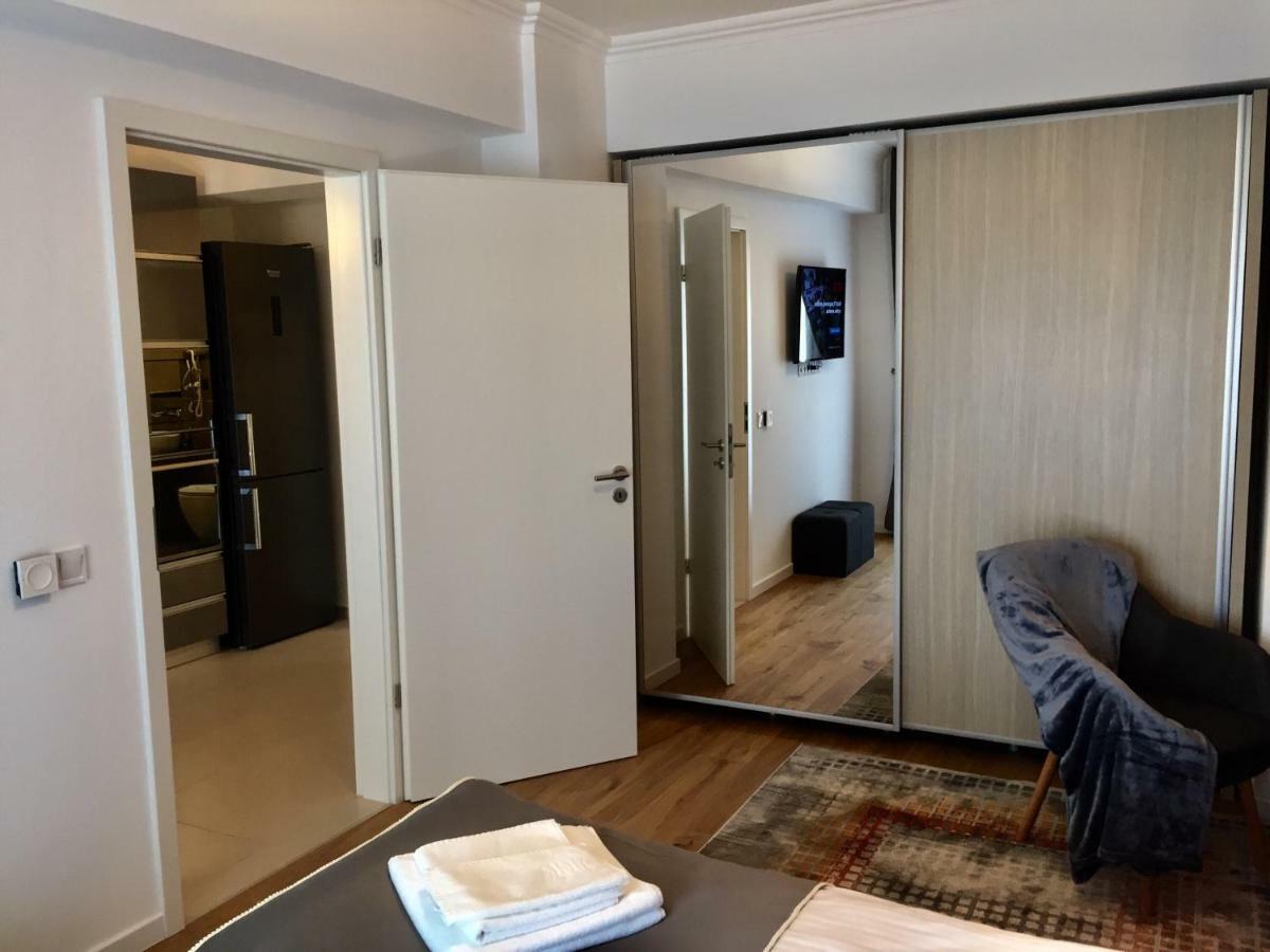 Flori De Iulie Apartamente Брашов Екстер'єр фото