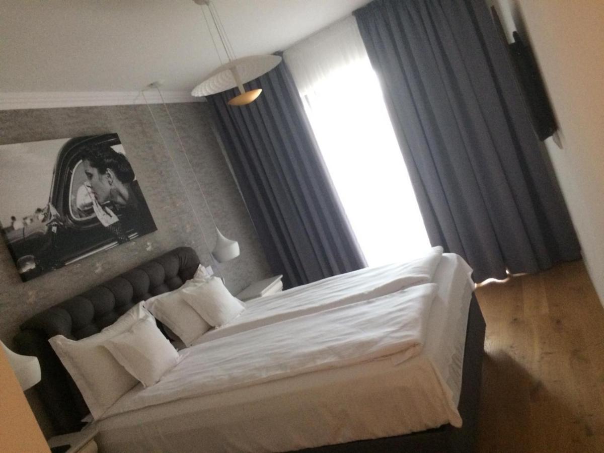 Flori De Iulie Apartamente Брашов Екстер'єр фото