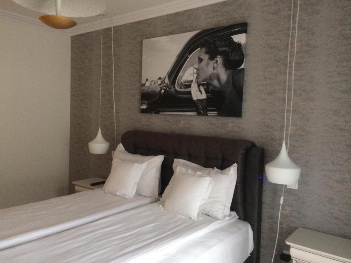 Flori De Iulie Apartamente Брашов Екстер'єр фото