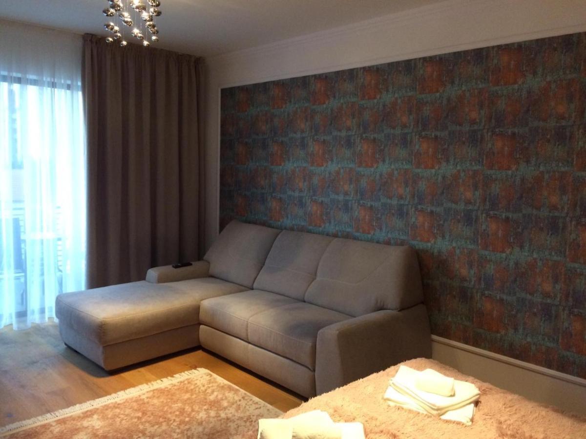 Flori De Iulie Apartamente Брашов Екстер'єр фото